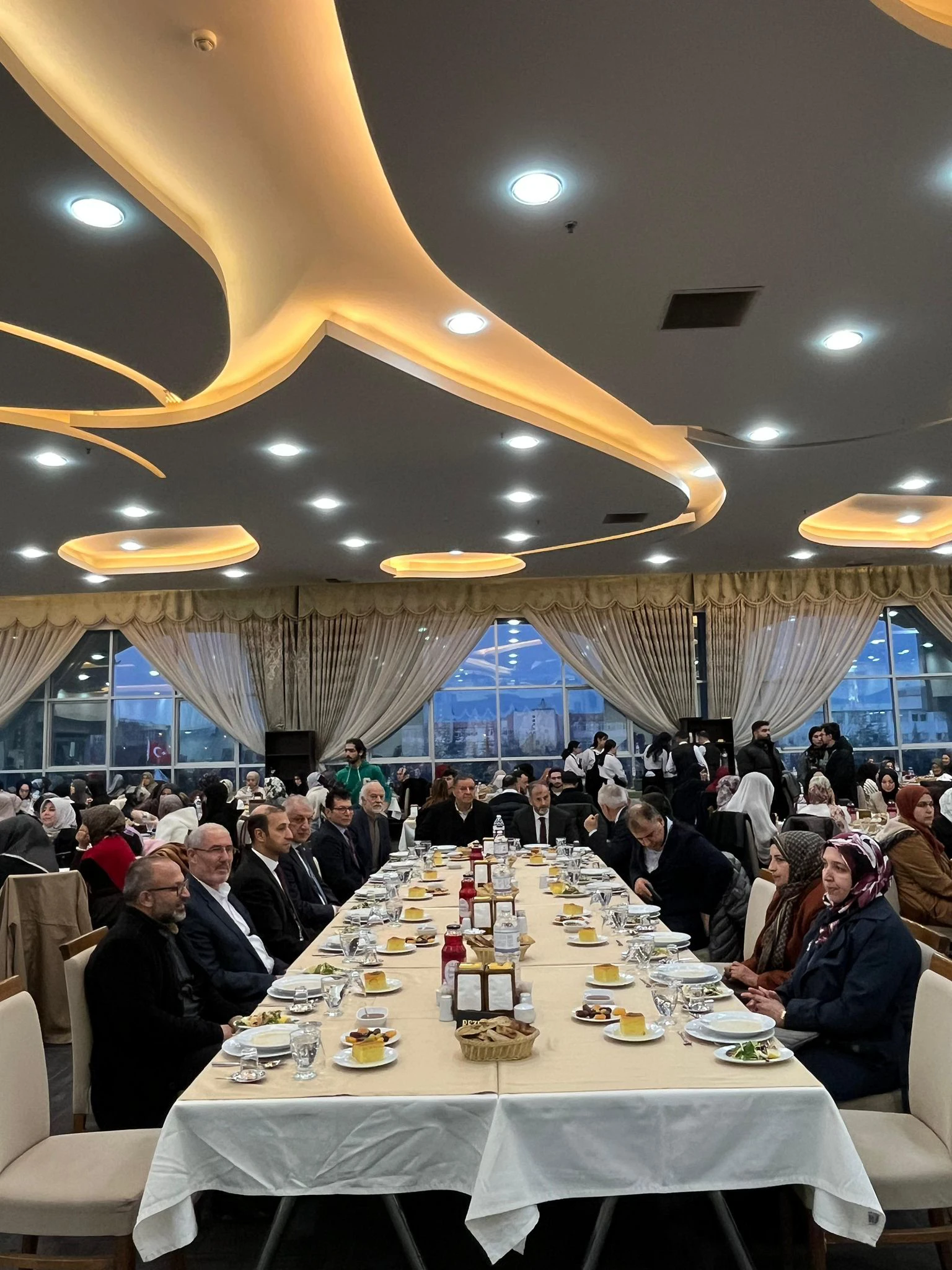 İlahiyat Fakültesi öğrencileri 6. Geleneksel İftar Programı’nda buluştu